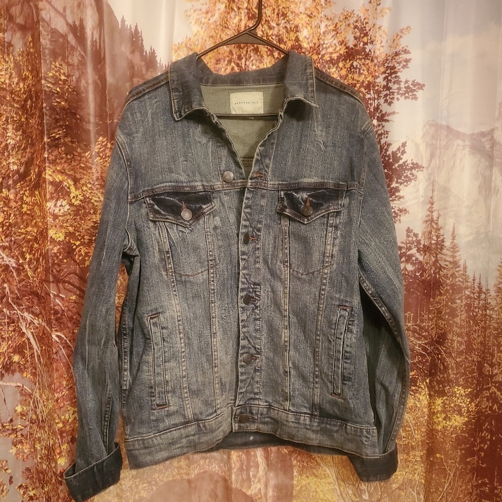 Men's Medium Wash Denim Jacket
